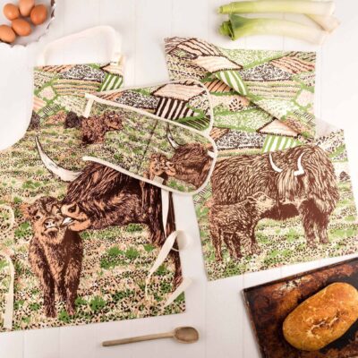 Highland Cow Love Apron - Image 5