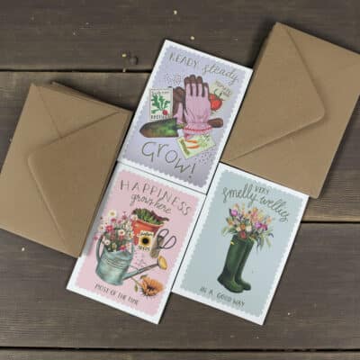 Spring Gardening Days Set of 6 Notecards On Wooden Surface